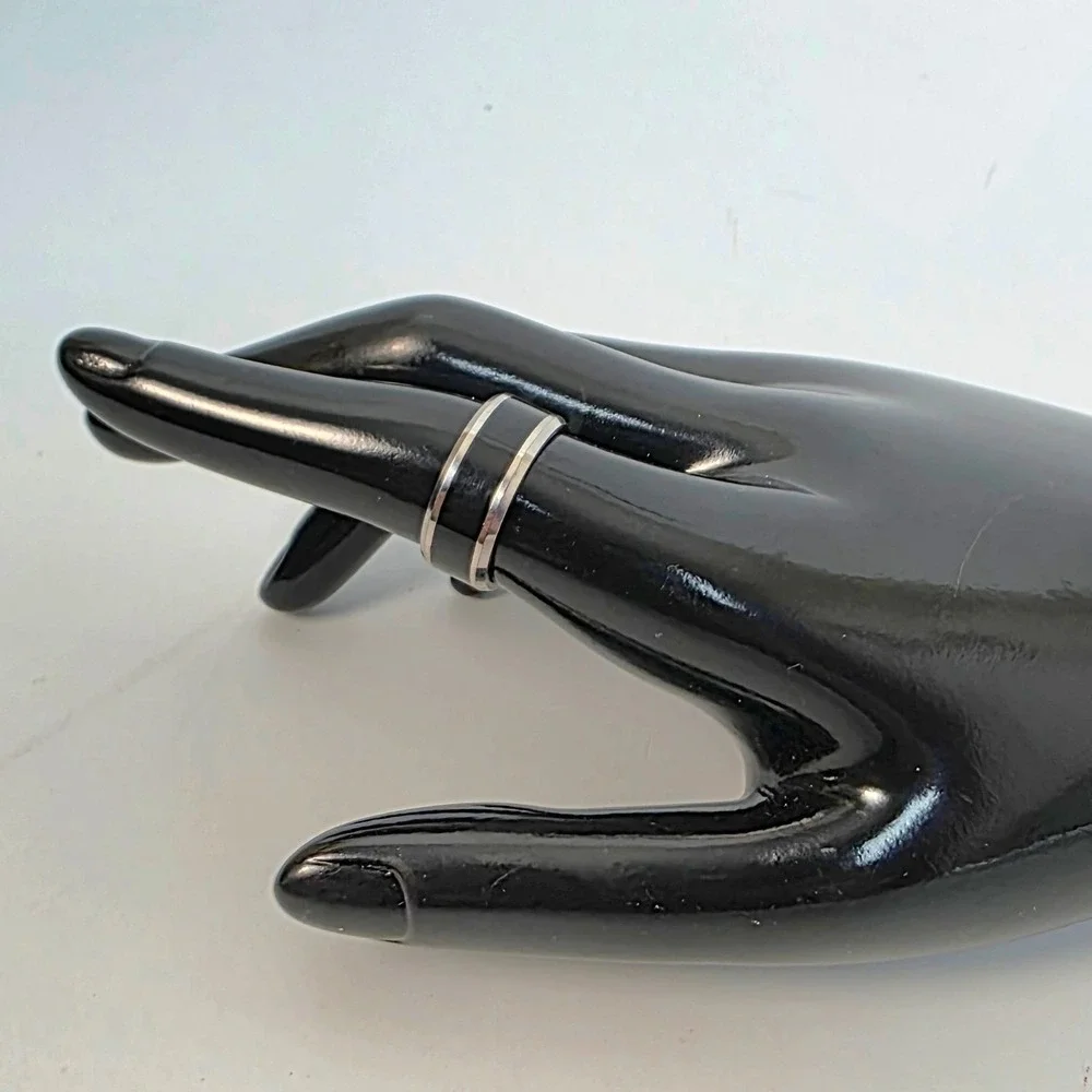 Mens‎ Stainless Steel & Black Band Ring Size 6.25 Minimalist Modern Wedding Band